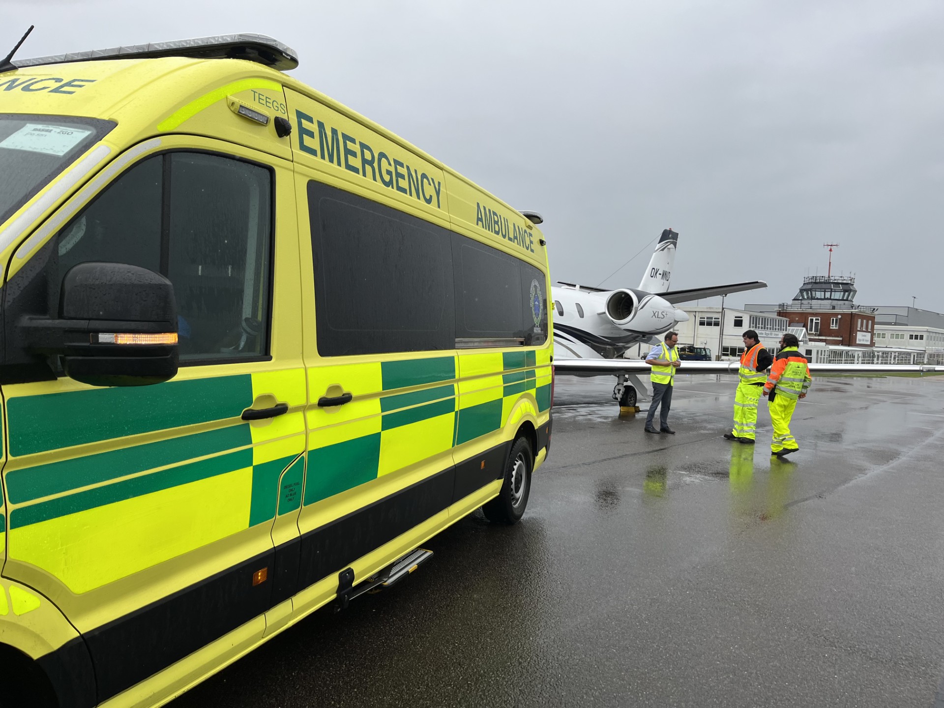 paramedic team with aircraft